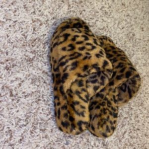 Fuzzy slippers/sandals🧸